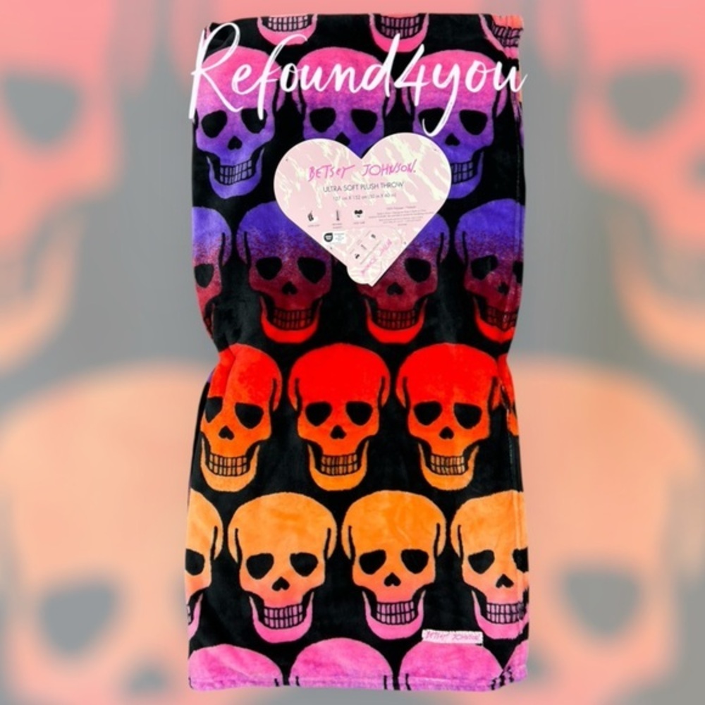 Betsey Johnson - ‘Multicolored Skulls’ plush throw. 50“x60“ NWT. Firm!